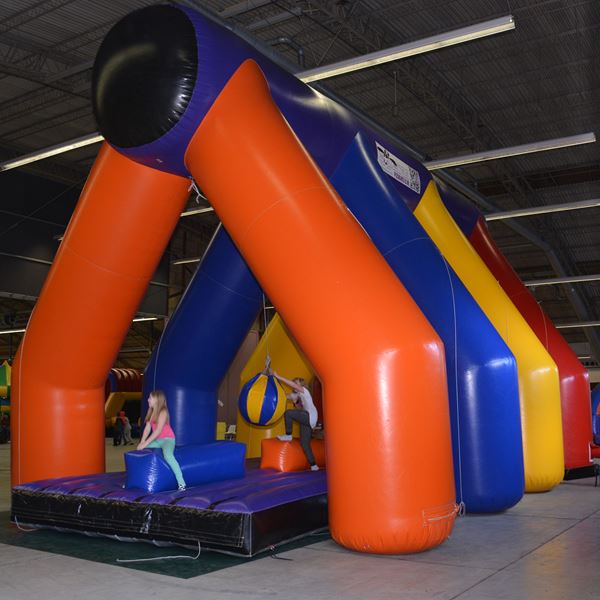 Hindernisbahn werfen ihn / sie ab 12 meter